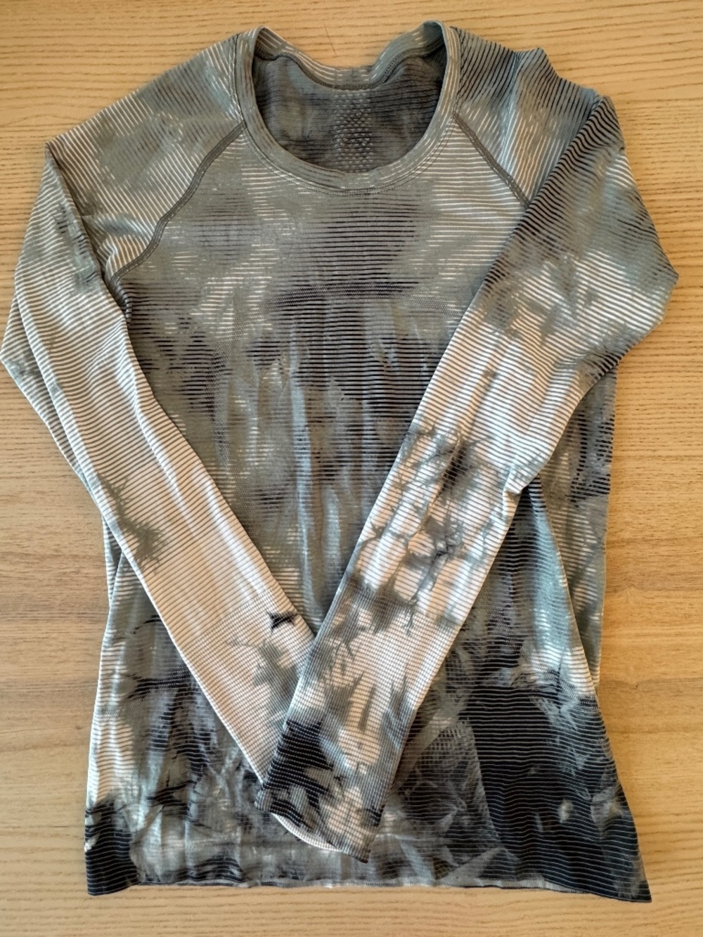 lululemon athletica Long Sleeve Striped Tie-Dye Top in Black and Gray